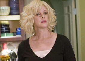 Elizabeth Perkins, Weeds