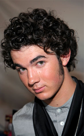 http://images.eonline.com/eol_images/Entire_Site/20080321/293.jonas.kevin.032108.jpg