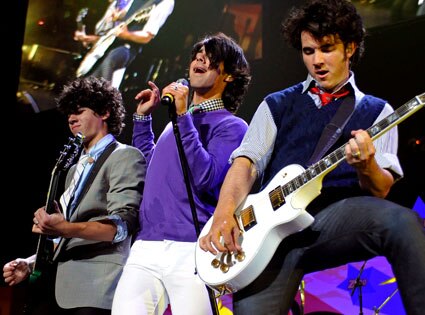 http://images.eonline.com/eol_images/Entire_Site/20080521/425.jonas.brothers.052108.jpg