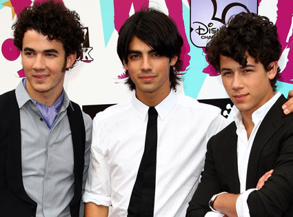 http://images.eonline.com/eol_images/Entire_Site/20080910/425.jonas.brothers.091008.jpg