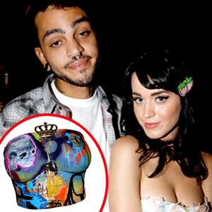 Katy Perry, Guy, Breast Mold
