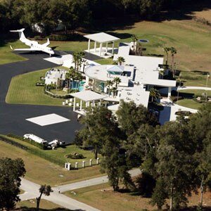 John Travolta, Jumbolair Aviation Estates