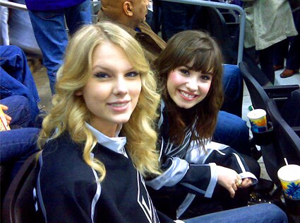 Taylor Swift, Demi Lovato Taylor Swift, Demi Lovato