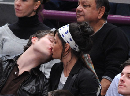 jessica szohr ed westwick kiss. Ed Westwick and Jessica