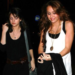 Selena Gomez, Miley Cyrus