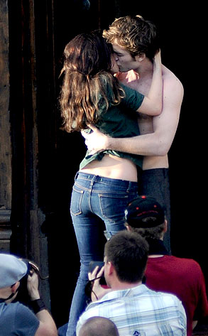 robert pattinson kissing kristen stewart