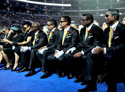 Rebbie Jackson, Janet Jackson, Randy Jackson, Tito Jackson, Marlon Jackson, Jackie Jackson, Jermaine Jackson, Michael Jackson, Memorial