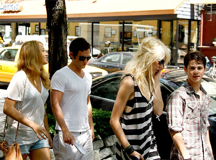 Blake Lively, Penn Badgley, Taylor Momsen, Connor Paolo