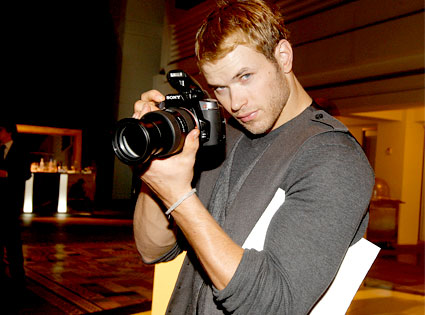 Kellan Lutz 425.lutz.kellan.lc.110509 Party Pics: Hollywood