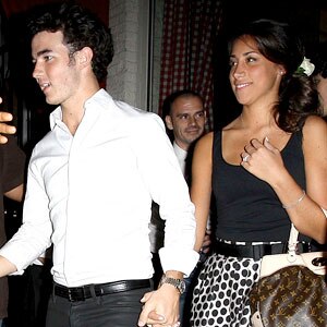Kevin Jonas, Danielle Deleasa