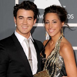 Kevin Jonas, Danielle Deleasa