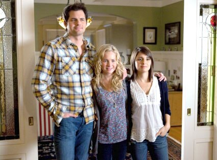 Life Unexpected, Kristoffer Polaha, Shiri Appleby, Britt Robertson