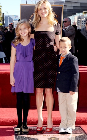 reese witherspoon kids. Reese Witherspoon looks