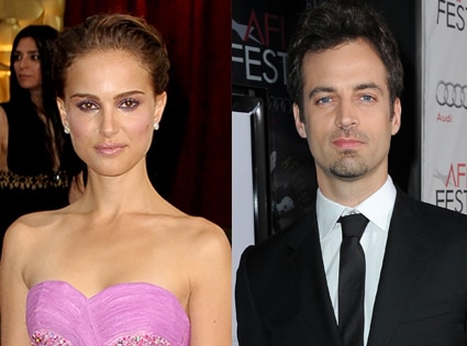 It seems that Hollywood it girl Natalie Portman is pregnant by and engaged 