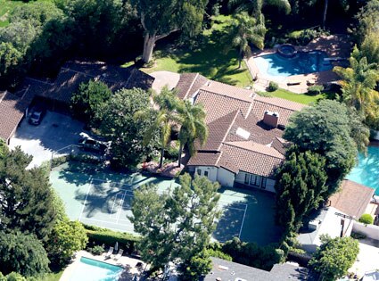 Miley Cyrus, Estate