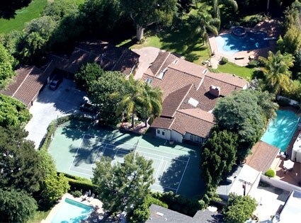 Miley Cyrus, Estate
