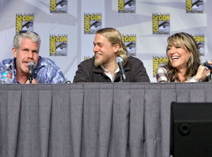 Ron Perlman, Charlie Hunnam, Katey Sagal