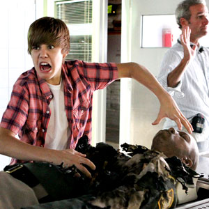 300.bieber.overacting.lc.080510 Is Justin Getting Too Big For His Beiber ?