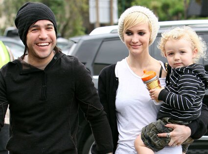 Ashlee Simpson, Pete Wentz, Bronx Mogley