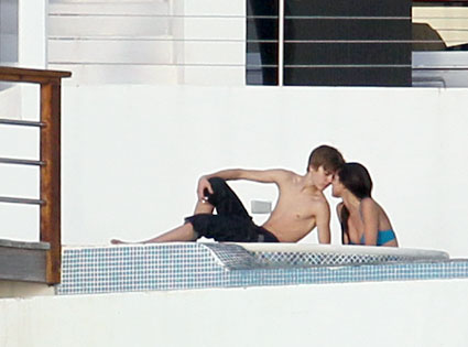 pictures of selena gomez and justin bieber together. Justin Bieber, Selena Gomez
