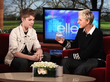 425.Degeneres.Bieber.tg.022411.jpg