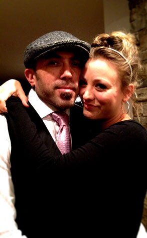Kaley Cuoco, Josh Resnik