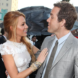 Blake Lively Apartment on Blake Lively   Ryan Reynolds Making Out At Train Station In Boston