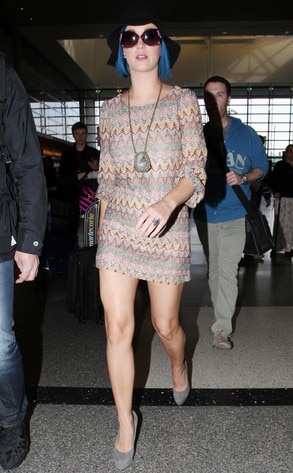  the charttopper was seen at LAX on Monday sans her wedding ring