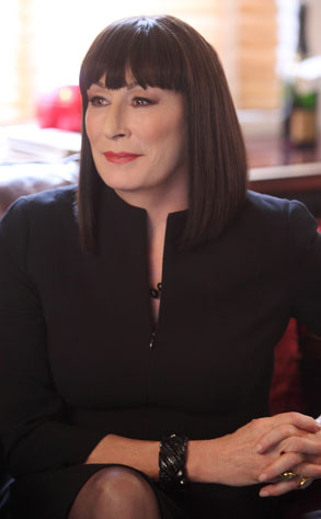 Smash, Anjelica Huston