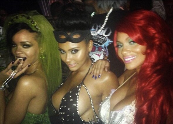 Rihanna, Twitter