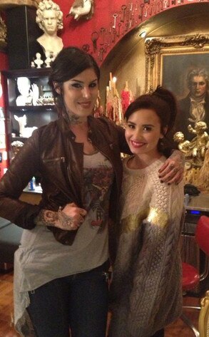Demi Lovato, Kat Von D, Twit Pic