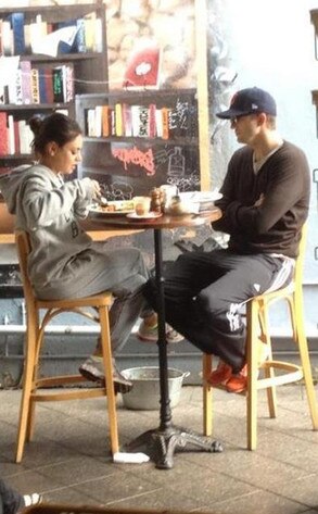 Mila Kunis, Ashton Kutcher, Twit Pic