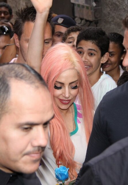 Lady Gaga, Lady Gaga no Brasil, Lady Gaga na favela