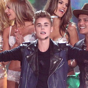 Justin Bieber, Victoria Justin Bieber, Victoria