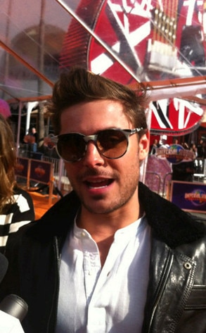 Twitter, Zac Efron