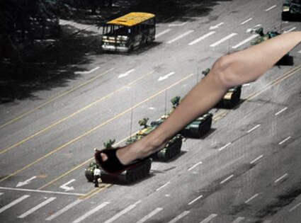 Angelina Jolie, Right Leg