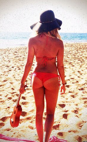 Ashley Tisdale, Twitter