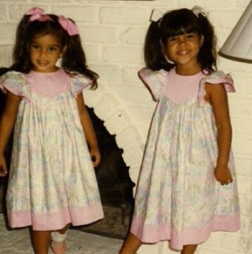 Kim y Kourtney niñas