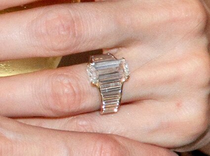 Angelina Jolie, Ring