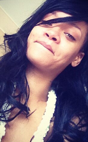 Rihanna, Twitter