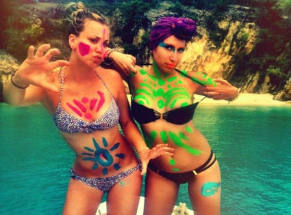 Kaely Cuoco, Twit Pic