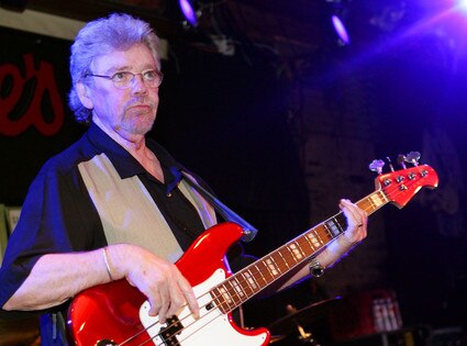 Donald 'Duck' Dunn Passed Away in His Sleep in Tokyo, Music World in Mourning 