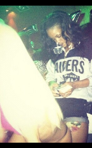 Rihanna, Twitter