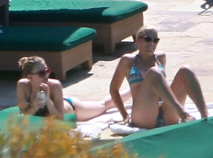 Scarlett Johansson, Busy Phillips
