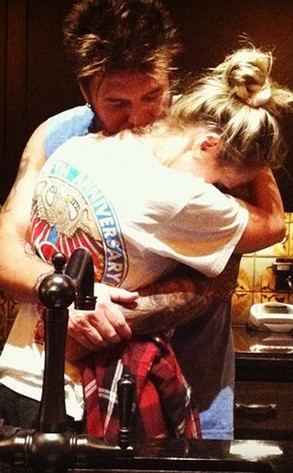 Miley Cyrus, Billy Ray Cyrus, Twitter Miley Cyrus, Billy Ray Cyrus, Twitter