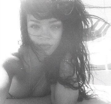 Rihanna, twitter