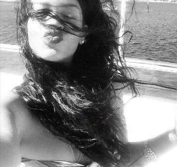 Rihanna, twitter