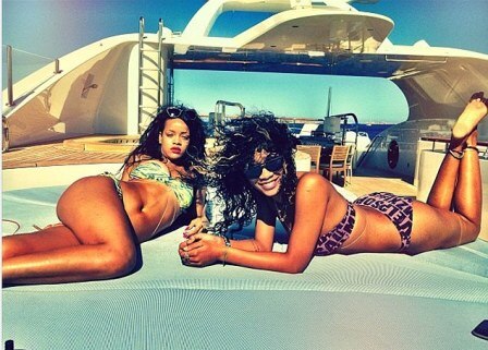 Rihanna, twitter