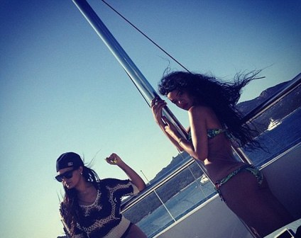 Rihanna, twitter