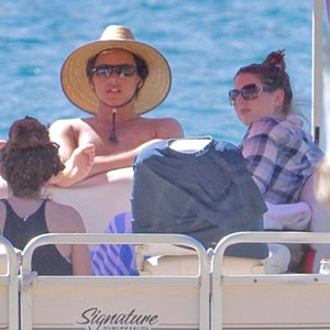 Connor Cruise, Isabella Cruise